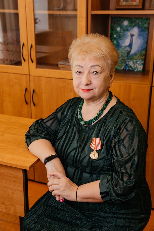 Сухорученко Валентина Ивановна.